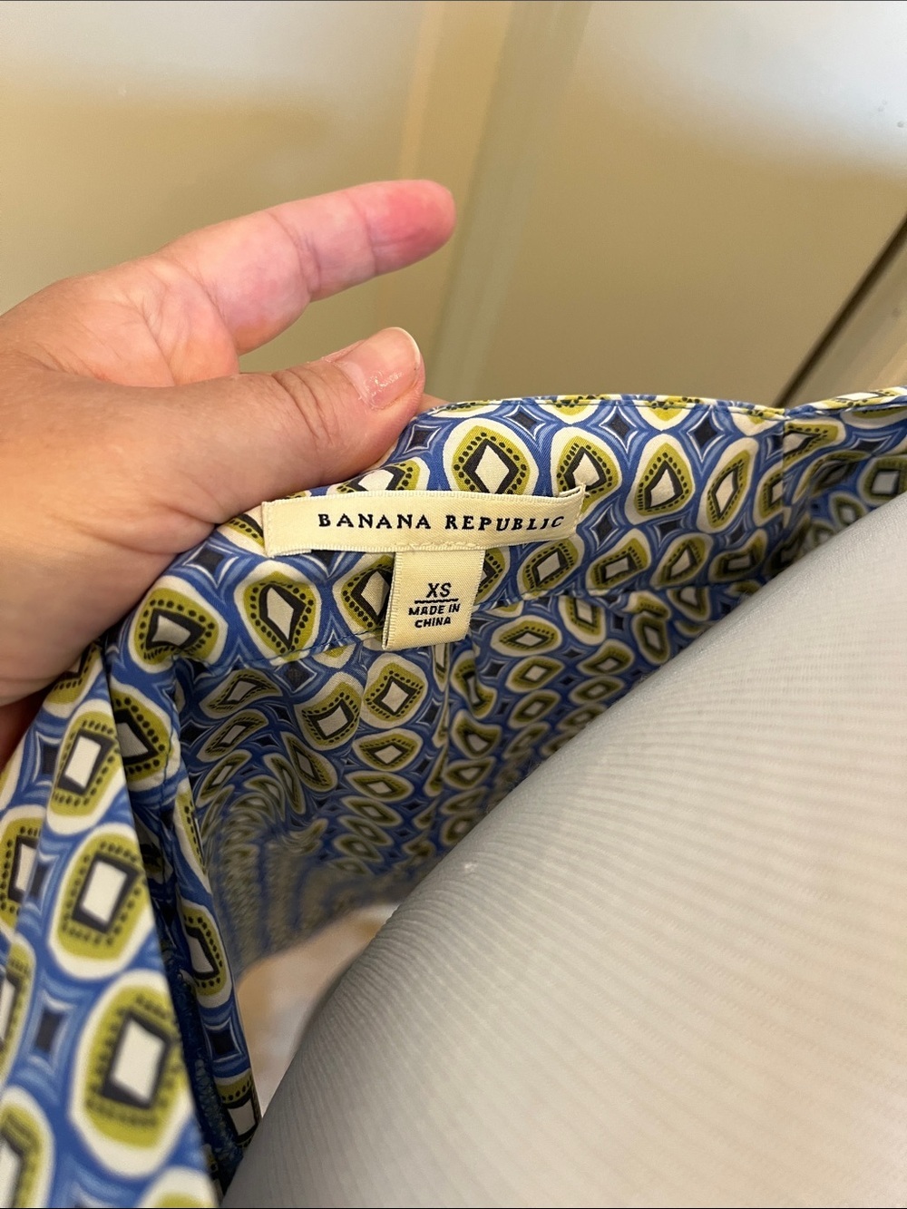 Banana Republic silk top - Picture 5 of 8
